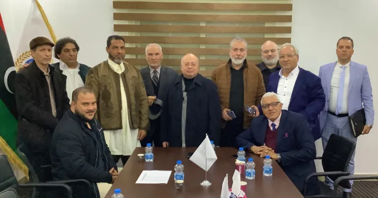 التقى رئيس حزب السلام والازدهار بعدد من النشطاء وأعيان ومشائخ منطقة عين زارة